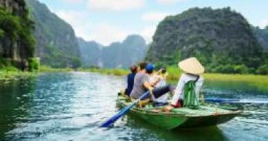 Vietnam eyes full reopening to international tourists from next month