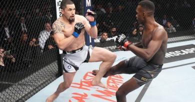 UFC 271: इज़राइल अदेसान्या ने मिडिलवेट टाइटल रीमैच में रॉबर्ट व्हिटेकर को आउटपॉइंट किया